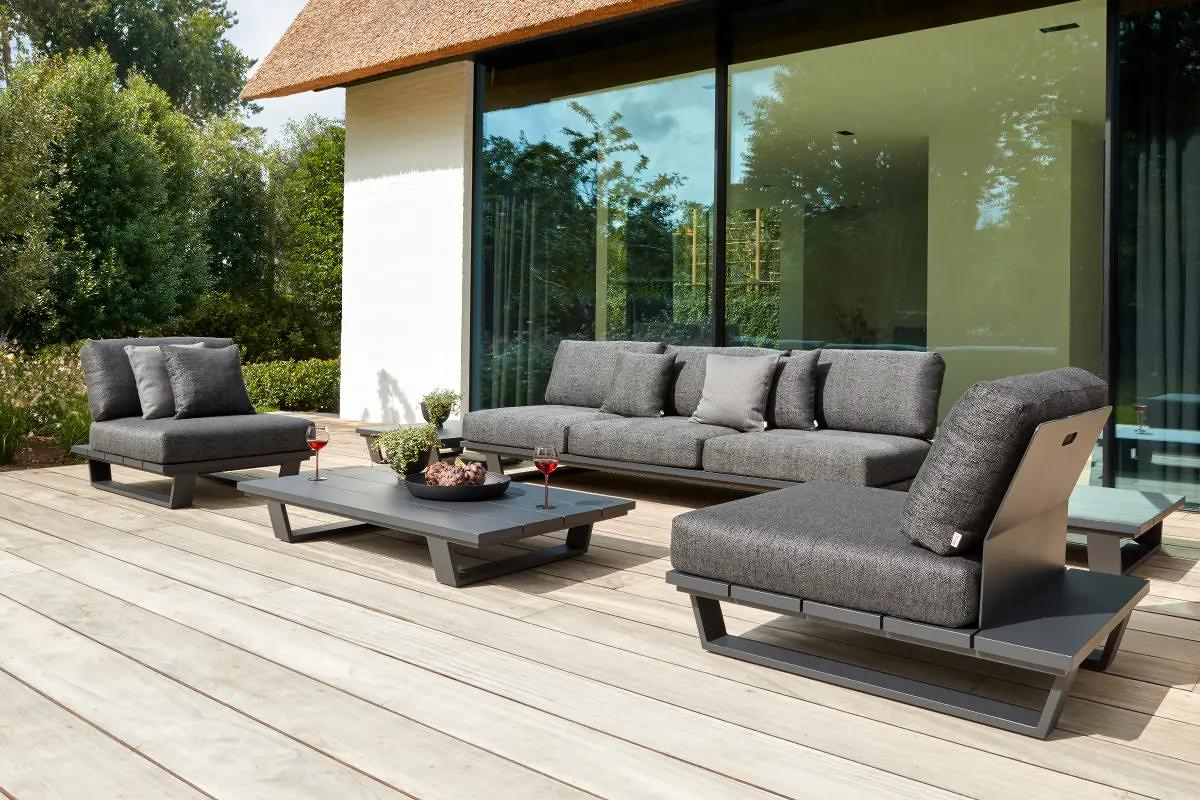 Zomers terras met Pagino loungeset van Bristol à la carte door Exterioo tuinmeubelen