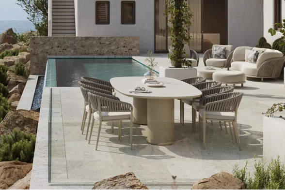 Terrasse estivale avec ensemble de table de jardin Amico de Bristol à la carte d’Exterioo meubles de jardin