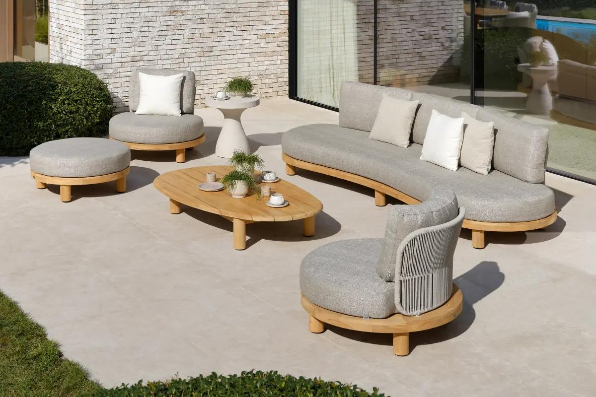 Zomers terras met Donato loungeset van Bristol à la carte door Exterioo tuinmeubelen