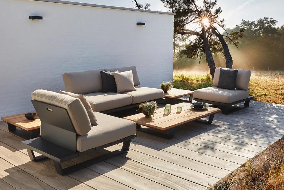 Terras met Pagino loungeset van Bristol à la carte door Exterioo tuinmeubelen 