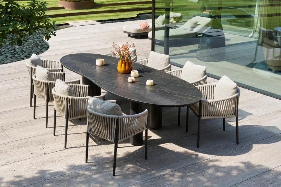 Zomers terras met Amico tuintafelset van Bristol à la carte van Exterioo tuinmeubelen