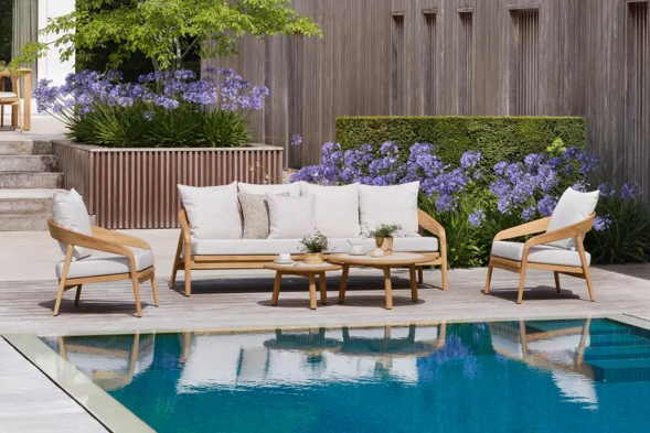 Terrasse estivale avec salon lounge Lacrima de Bristol à la carte d’Exterioo meubles de jardin