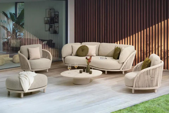 Terrasse estivale avec salon lounge Lupino de Bristol à la carte d’Exterioo meubles de jardin