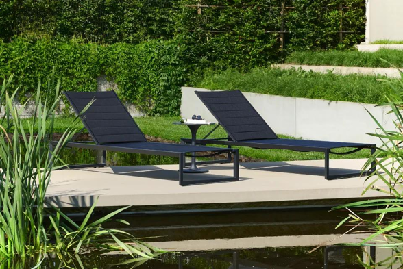 Terrasse estivale avec salon lounge Cirello de Bristol à la carte d’Exterioo meubles de jardin