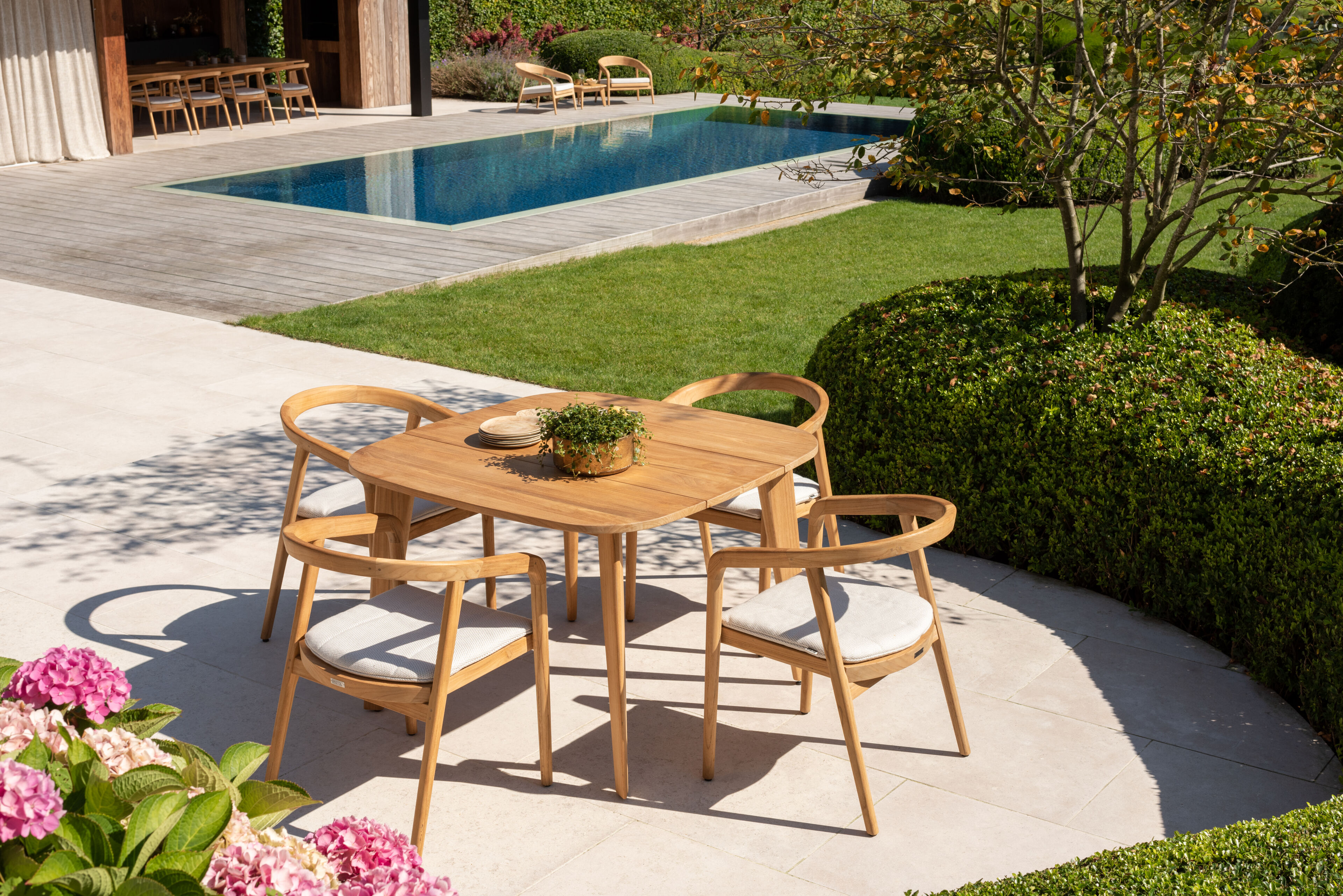 Table de jardin Lacrima en teck - Lg. 95 x Lrg. 95 x Haut. 75 cm