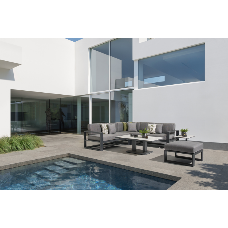 Verato loungehoek in zwart aluminium met savane coconut all weather sunbrella® luxe kussen