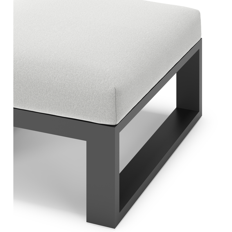 Verato poef in zwart aluminium met natte grey chine all weather sunbrella® luxe kussen