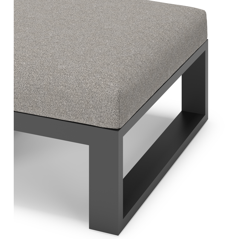 Pouf Verato en aluminium noir et coussins en all weather sunbrella® luxe tundra charcoal