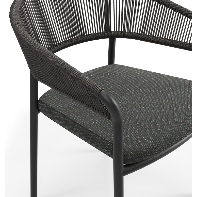 Zamora tuinstoel in zwart aluminium en gedraaide ronde wicker met kussen in sky black All Weather Olefin