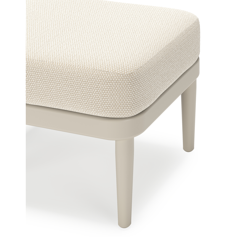 Orso poef in beige aluminium met Althea Off White all weather cosytica kussen