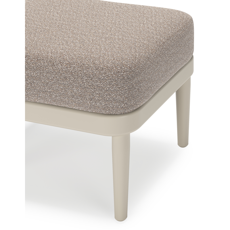Orso poef in beige aluminium met Wander Manioc all weather sunbrella® luxe kussen