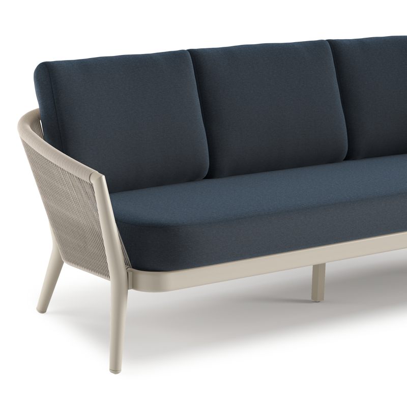 Orso loungeset in beige aluminium en beige verticaal geweven ronde rope met Heritage Indigo all weather sunbrella® luxe kussen