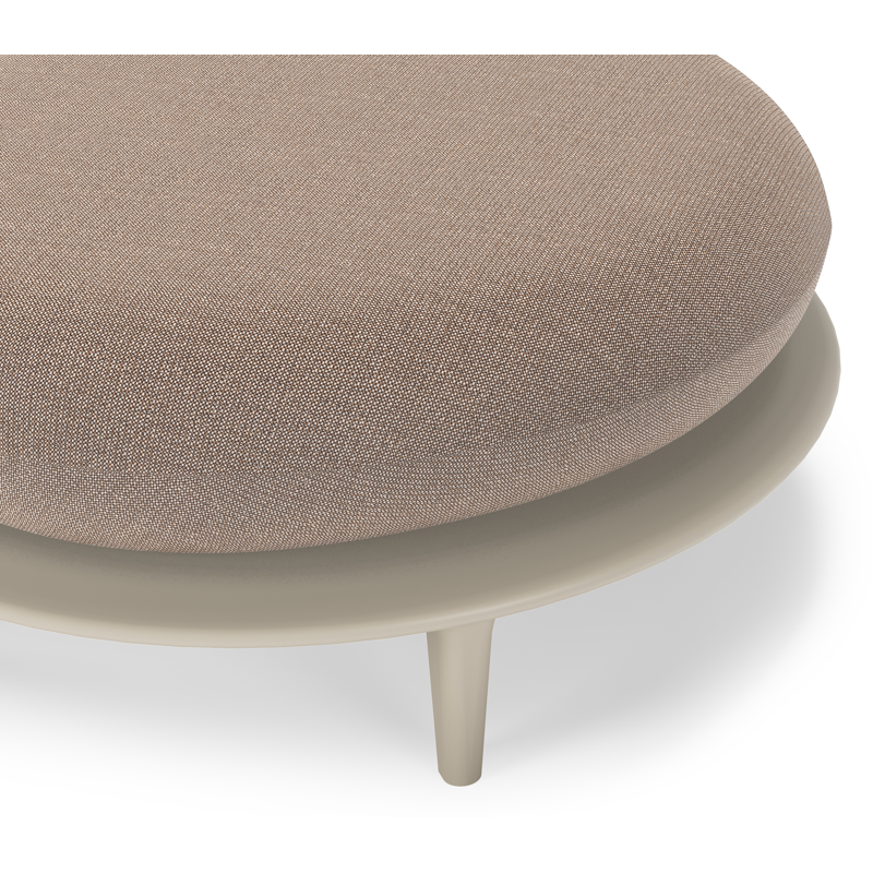 Bomero poef in beige aluminium met savane earth all weather sunbrella® luxe kussen