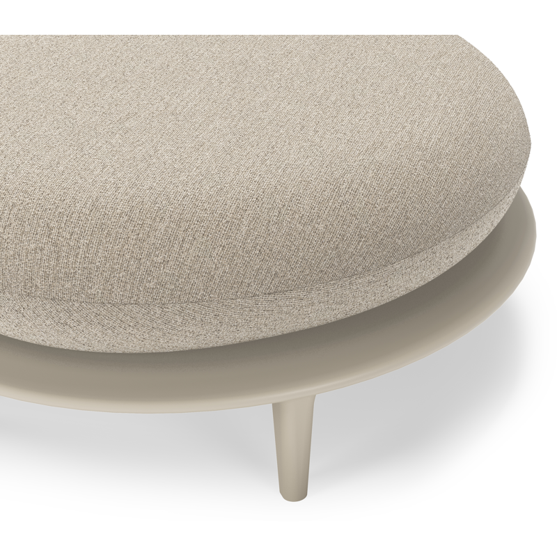 Bomero poef in beige aluminium met catania greige all weather cosytica kussen