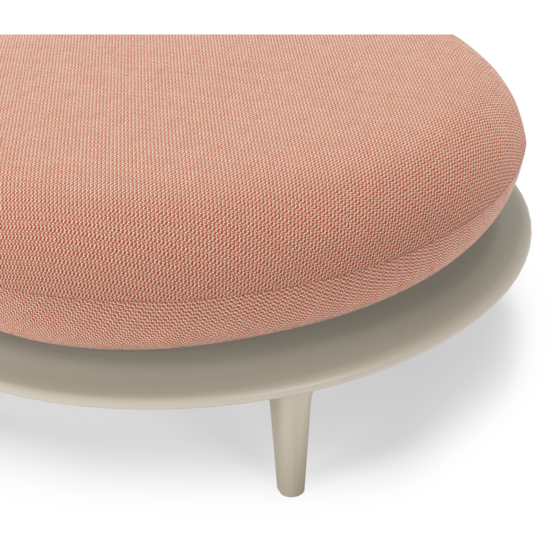 Bomero poef in beige aluminium met lopi fawn all weather sunbrella® luxe kussen