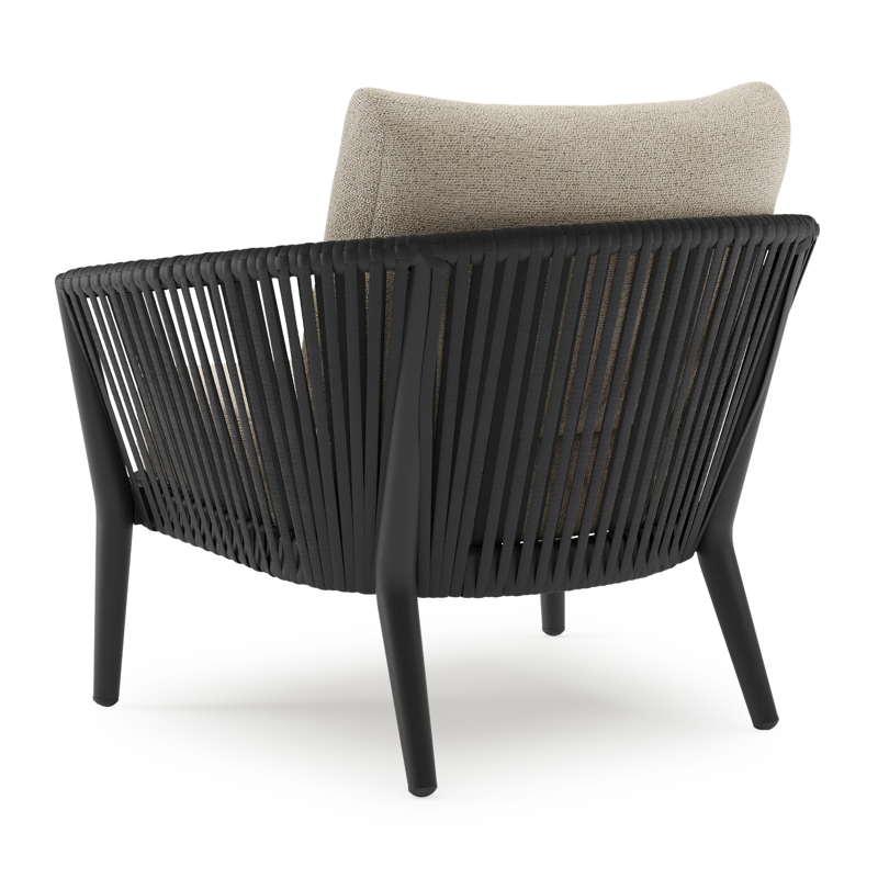 Orso loungestoel in zwart aluminium en zwart verticaal geweven luxe vlakke rope met Marbella Beige all weather cosytica kussen