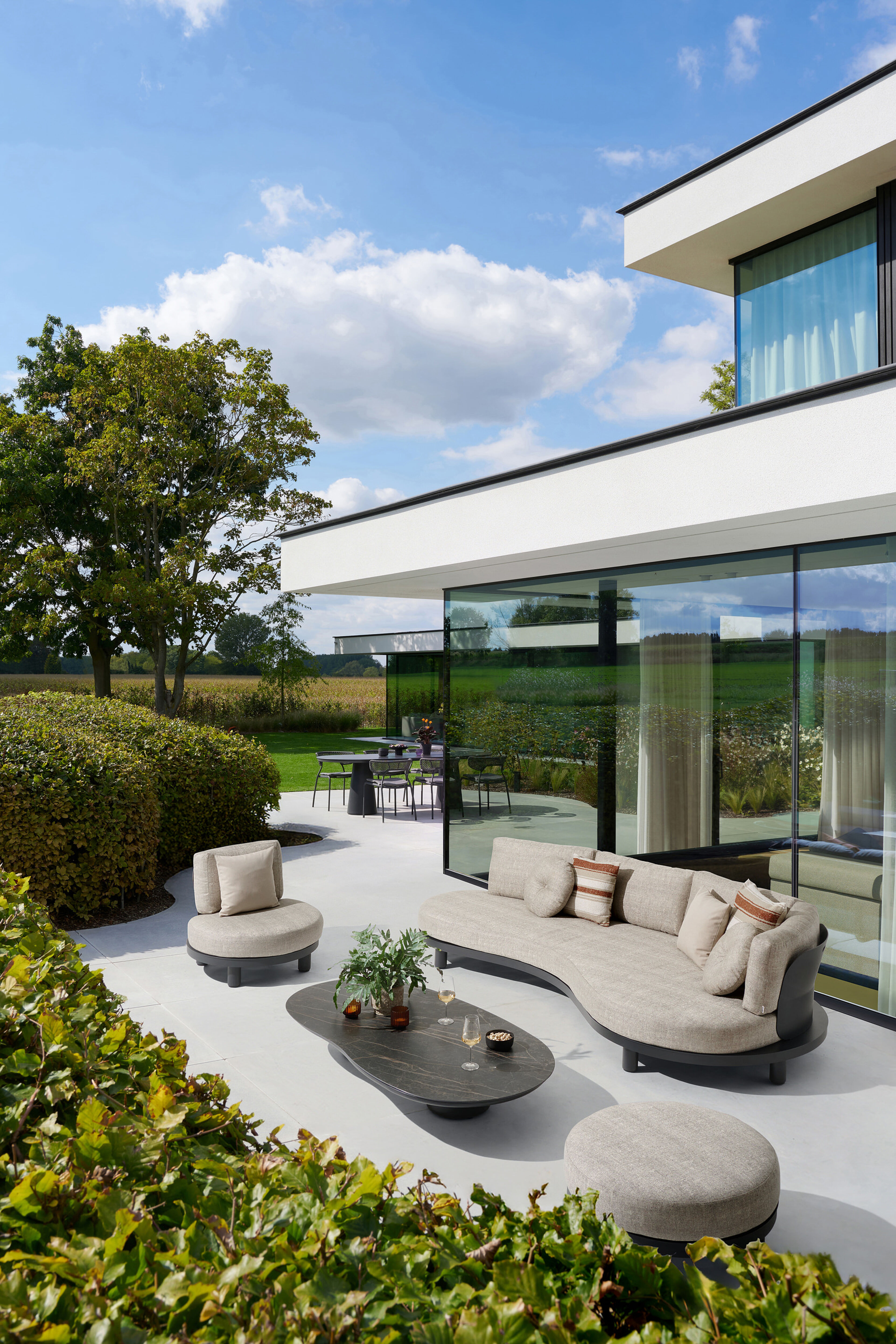 Donato loungebank in zwart aluminium met lopi marble all weather sunbrella® luxe kussen