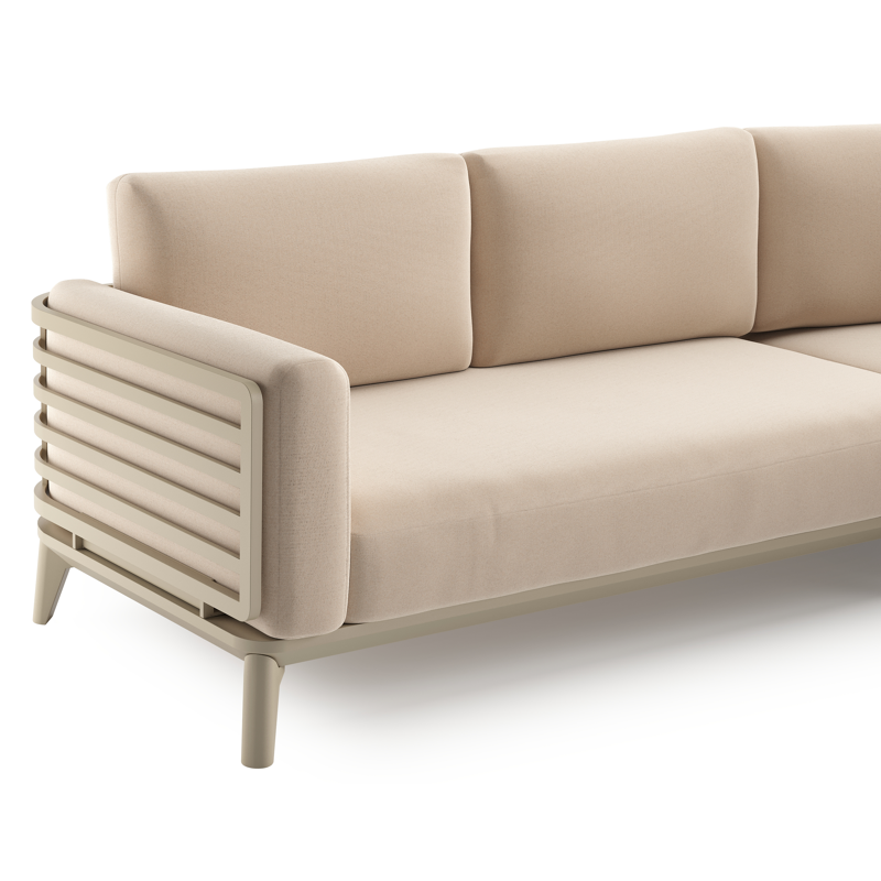 Mosa loungehoek in beige aluminium met natte linen chalk All Weather Sunbrella® kussens en loungetafel