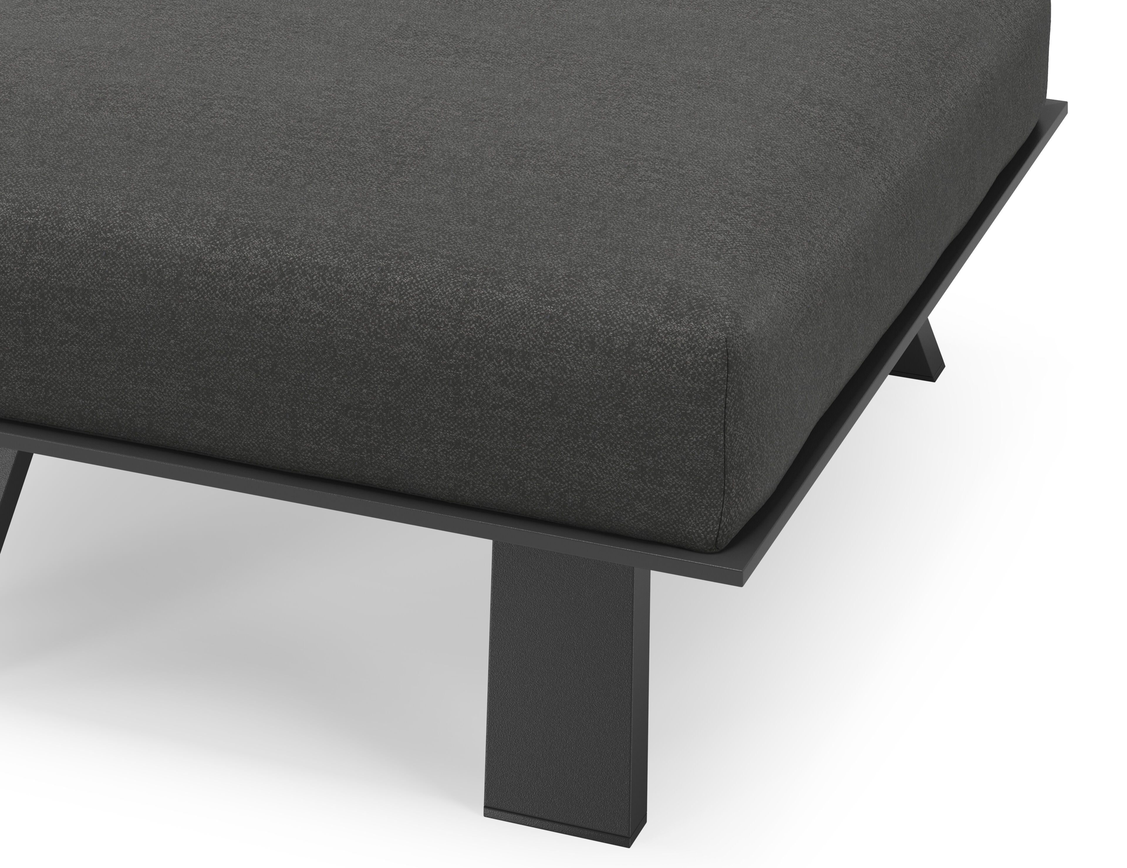 Cesano poef in zwart aluminium met chartres sooty all weather sunbrella® luxe kussen