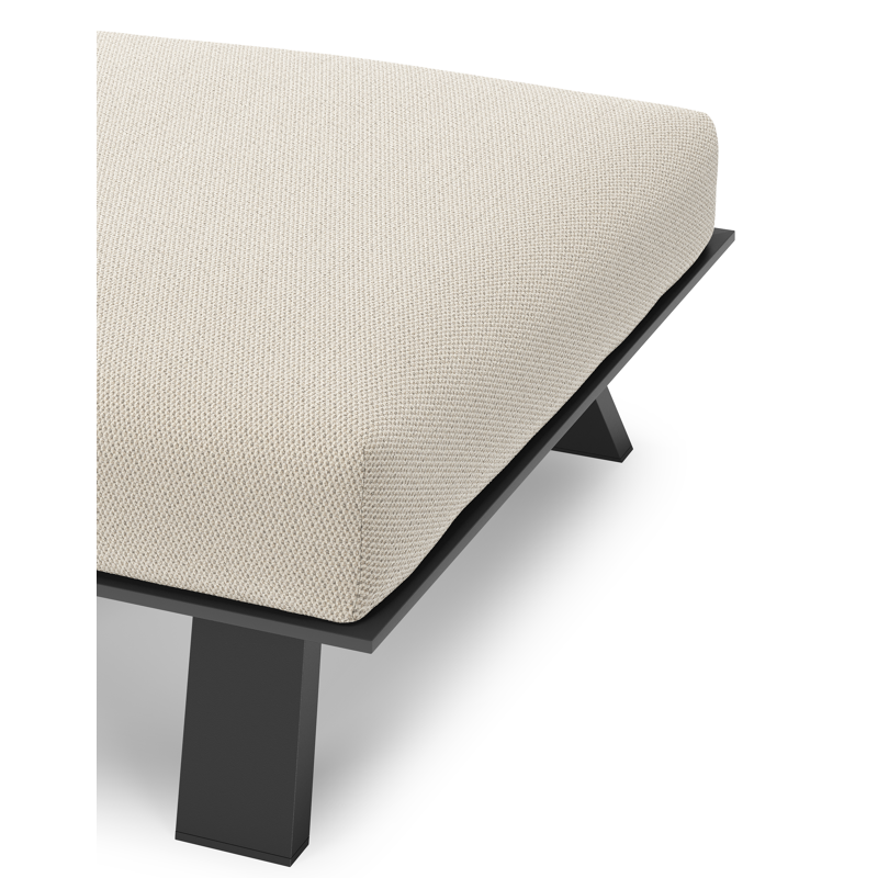 Pouf Cesano en aluminium noir et coussin en All Weather Sunbrella® luxe lopi marble