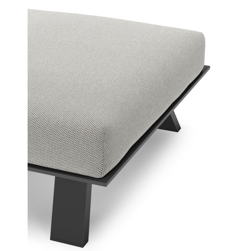 Cesano poef in zwart aluminium met lopi ash all weather Sunbrella® luxe kussen