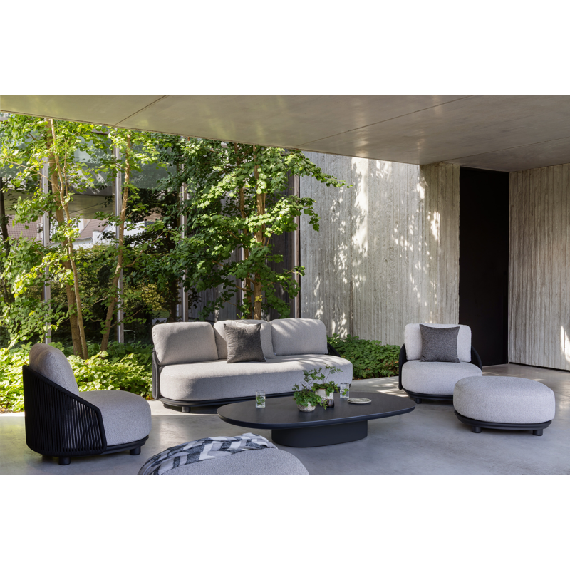 Vadelo loungebank in zwart aluminium en zwart verticaal geweven ronde rope met chartres pewter all weather sunbrella® luxe kussen
