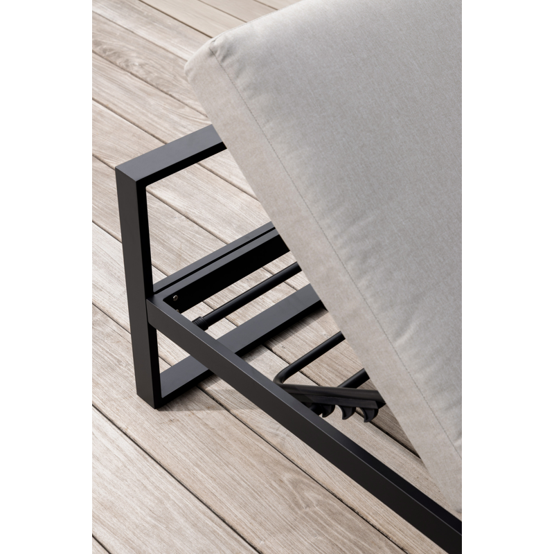 Caldela loungehoek in zwart aluminium met beige kussen