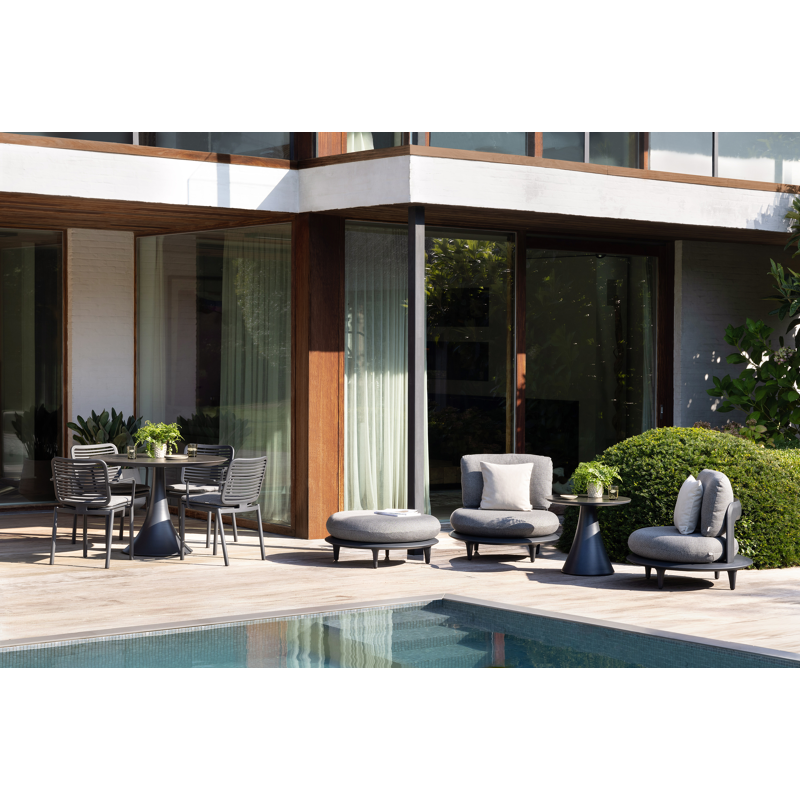 Bomero loungestoel in zwart aluminium met firenze tunder all weather solica kussen