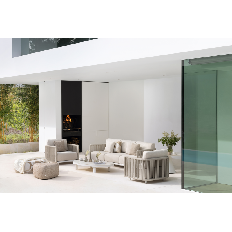 Fauteuil de jardin Organo en aluminium blanc et corde luxe plate tissée verticalement beige et coussin en all weather Cosytica marbella ecru