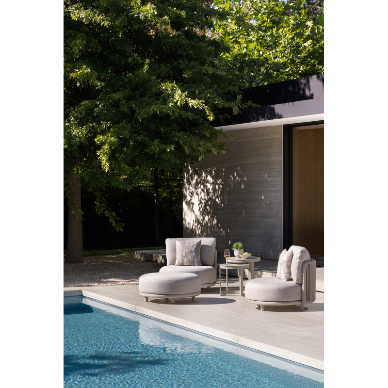 Lomano poef in beige aluminium en beige verticaal geweven luxe vlakke rope met Slow Farafra all weather sunbrellaÂ® luxe