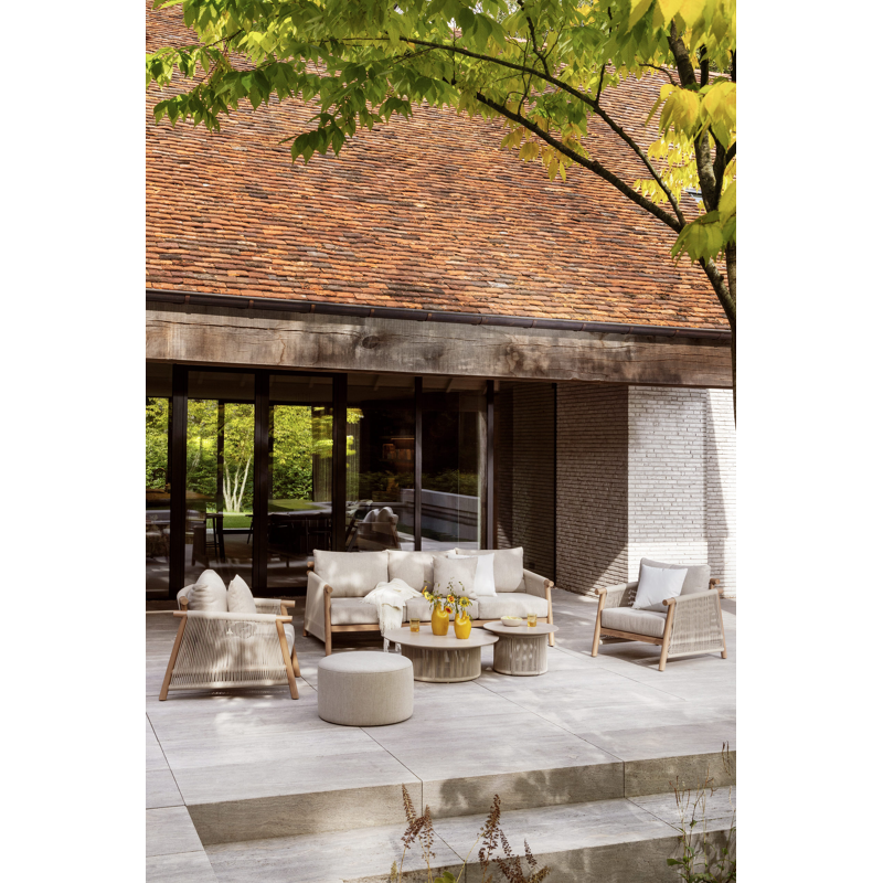 Salon de jardin Erla en aspect de bois naturel et corde ronde tissée verticalement beige et coussins en weather+ softtouch rustic