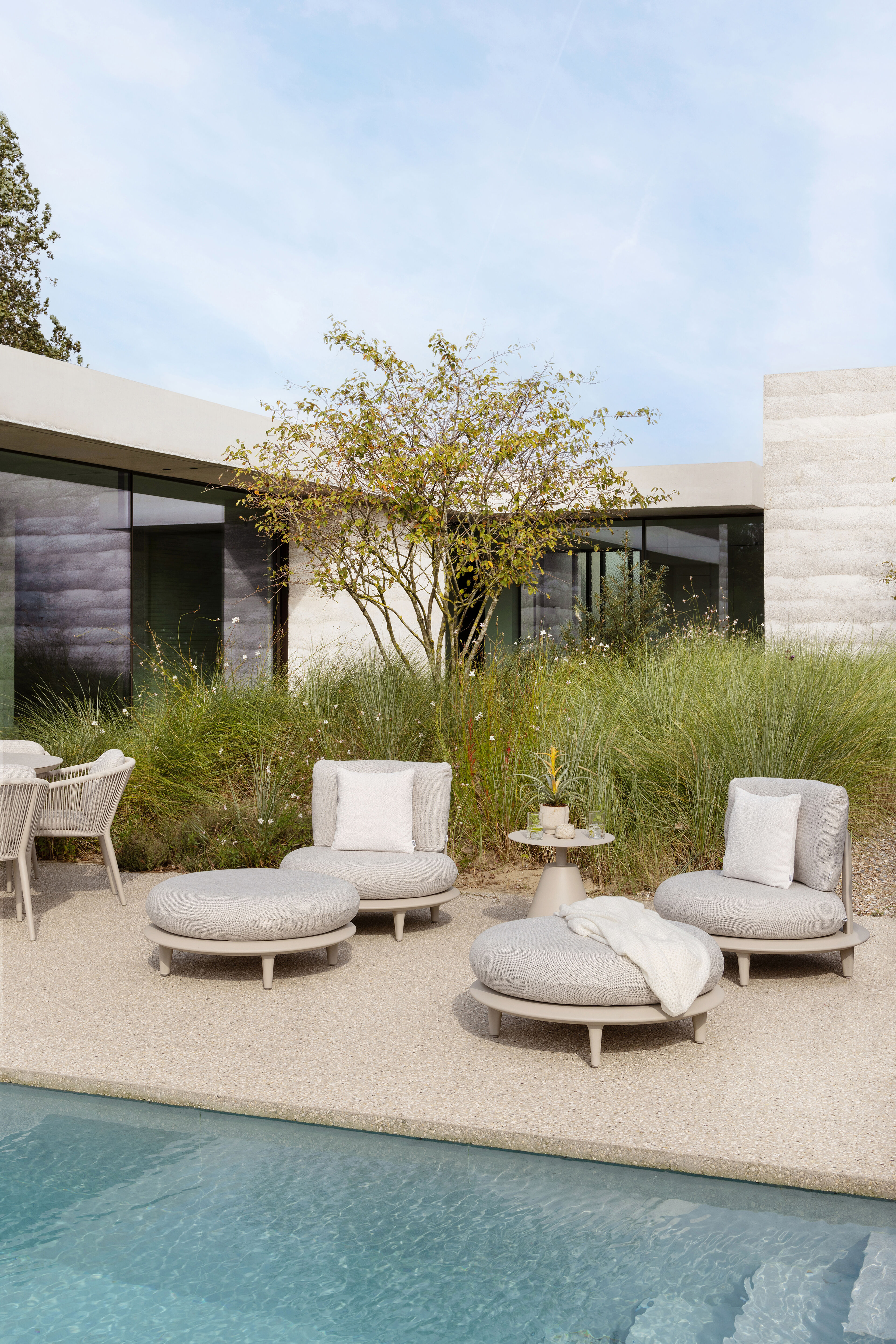 Fauteuil de jardin Bomero en aluminium beige et coussins en all weather solica firenze natural