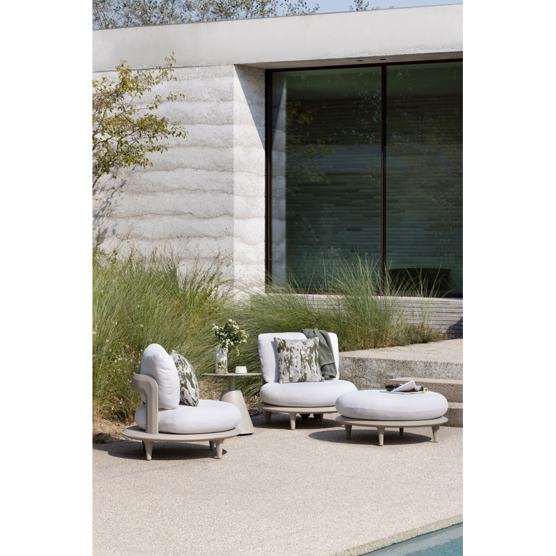 Bomero loungestoel in beige aluminium met lopi marble all weather sunbrella® luxe kussen