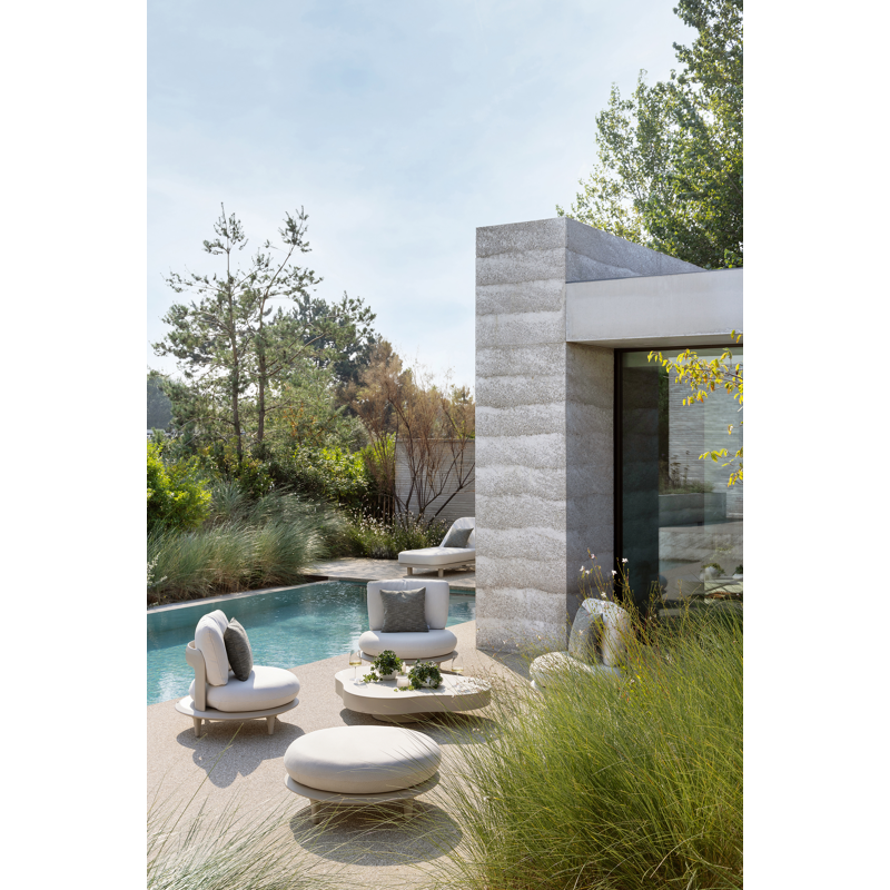 Bomero loungestoel in beige aluminium met lopi marble all weather sunbrella® luxe kussen