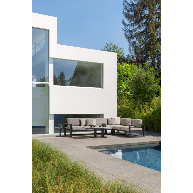 Verato loungehoek in zwart aluminium met chartres sooty all weather sunbrella® luxe kussen