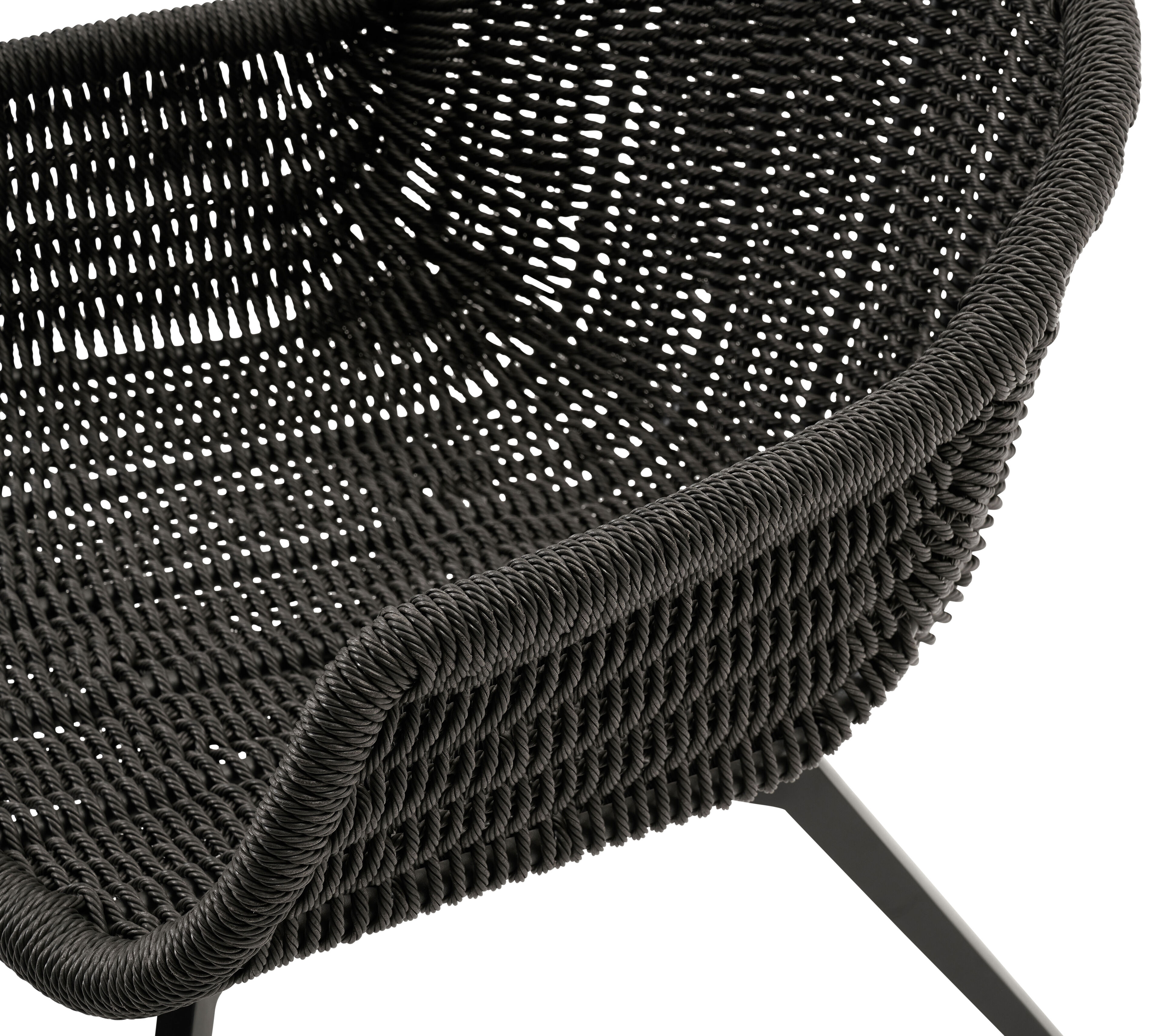 Pagino loungestoel in zwart aluminium en zwart gedraaide ronde wicker