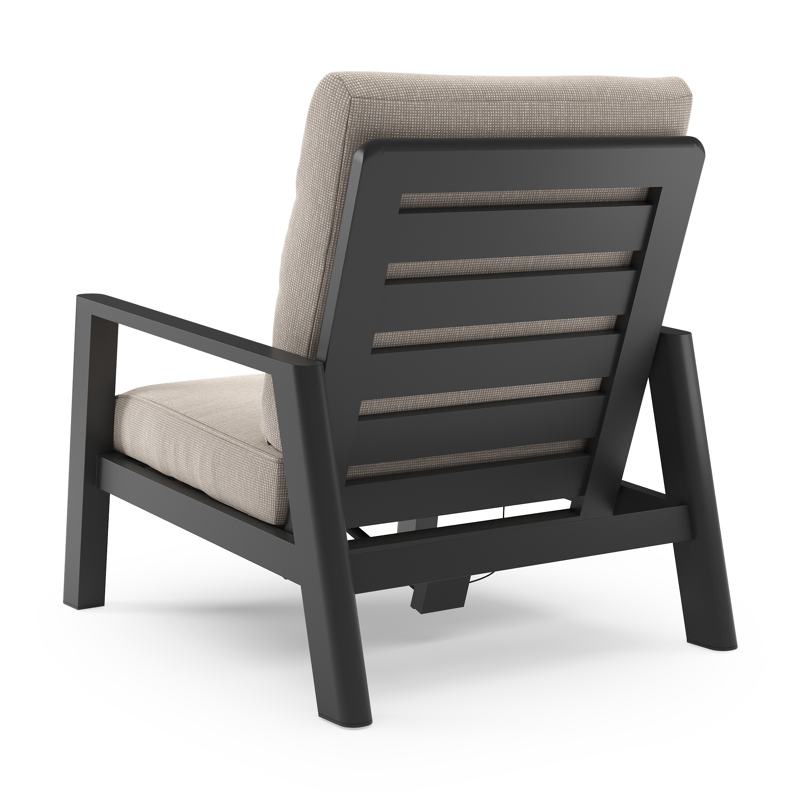 Cirello loungestoel in zwart aluminium met slow farafra all weather sunbrella® luxe kussen