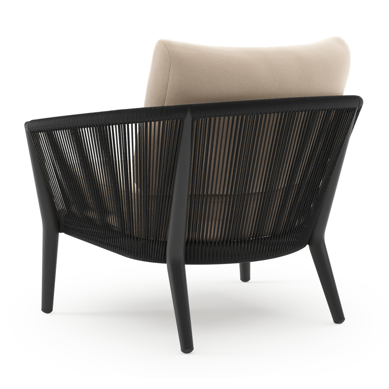 Orso loungestoel in zwart aluminium en zwart verticaal geweven ronde rope met Natte Linen Chalk all weather sunbrella® luxe kussen