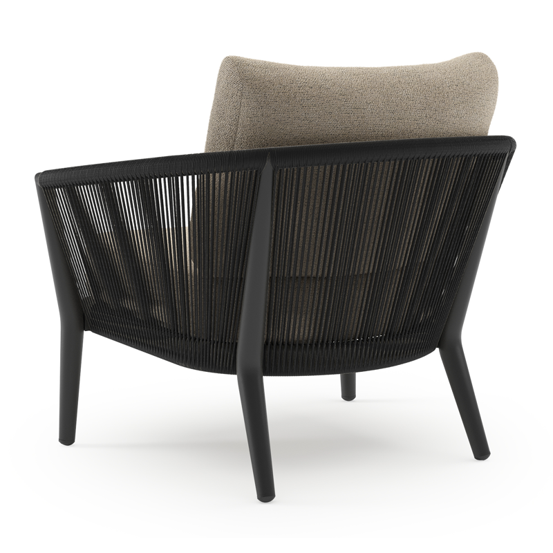 Orso loungestoel in zwart aluminium en zwart verticaal geweven ronde rope met Marbella Beige all weather cosytica kussen