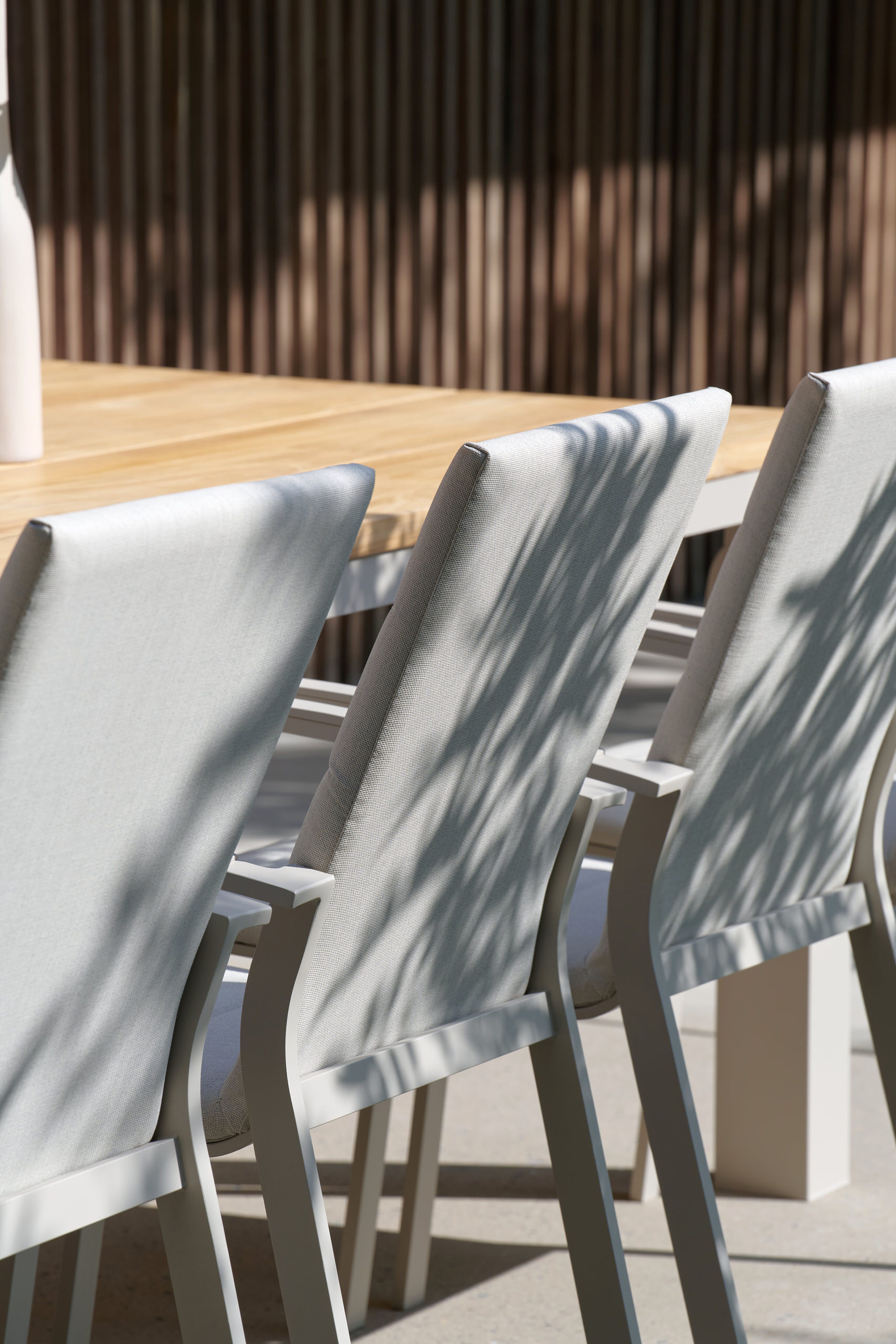 Lioni stapelbare tuinstoel in beige aluminium en beige dubbele luxe textilene