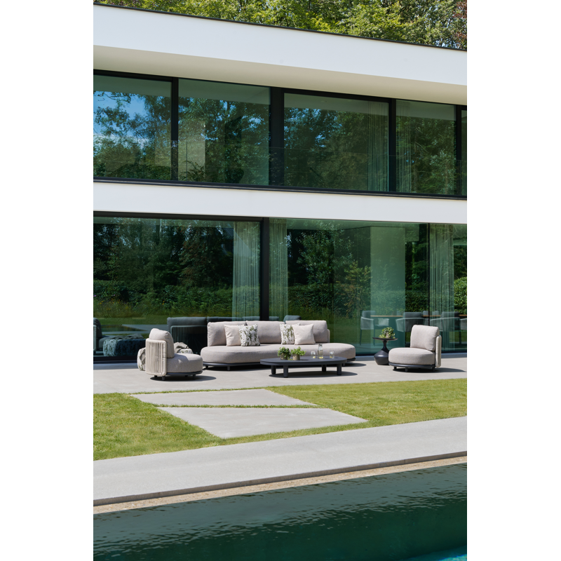 Lomano loungebank in zwart aluminium en beige verticaal geweven luxe vlakke rope met Wander Granite all weather sunbrella® luxe