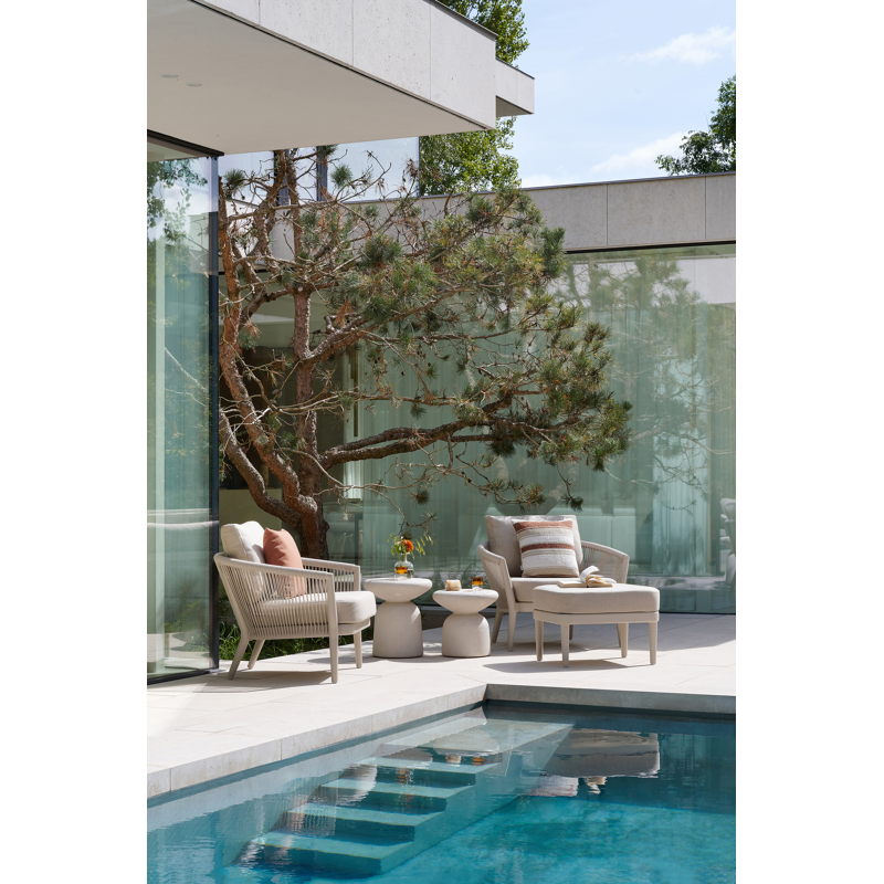 Orso loungestoel in beige aluminium en beige verticaal geweven ronde rope met Bora Forest all weather cosytica kussen