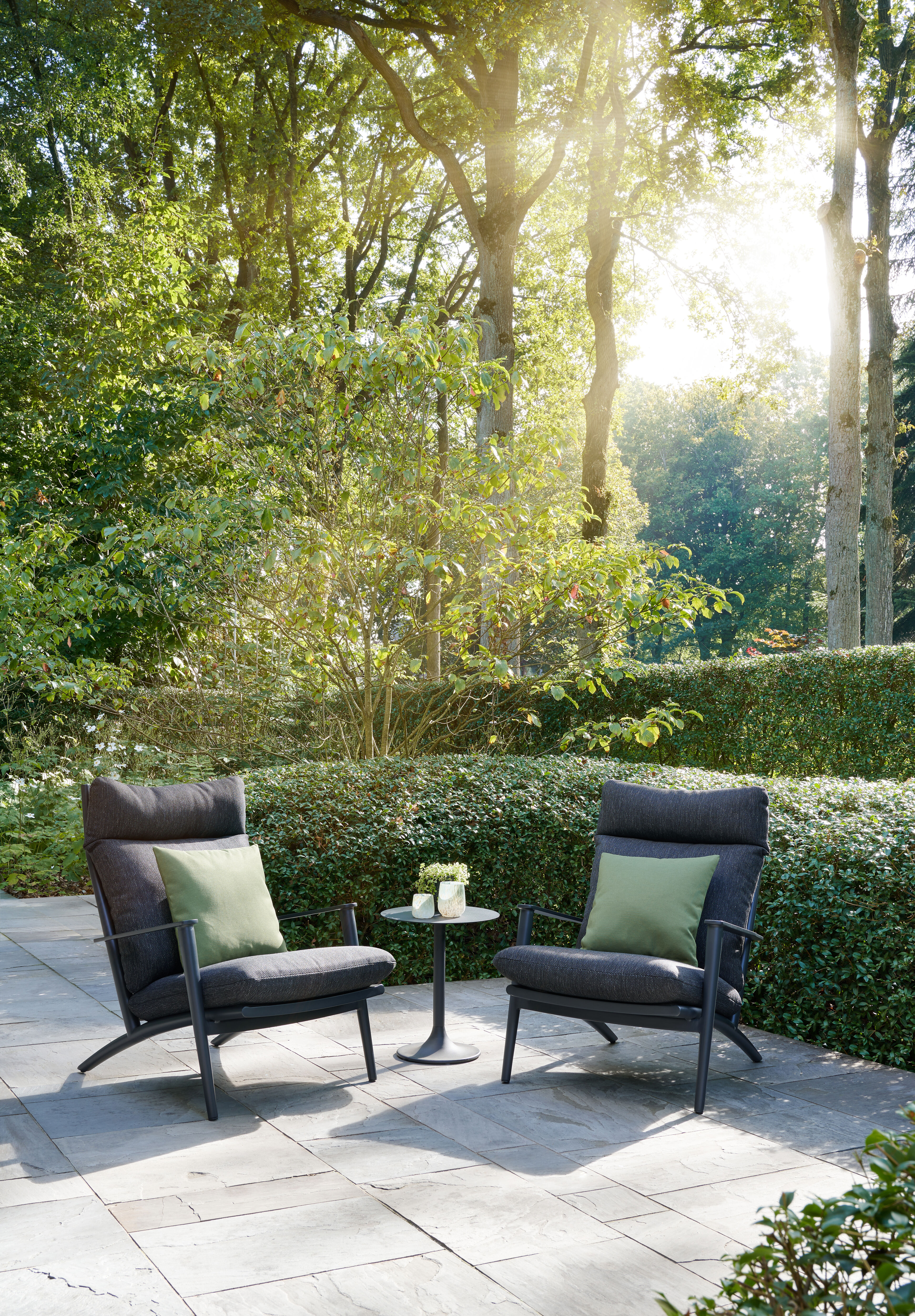 Table d'appoint Litta en aluminium noir - Diam. 43 x Haut. 50 cm
