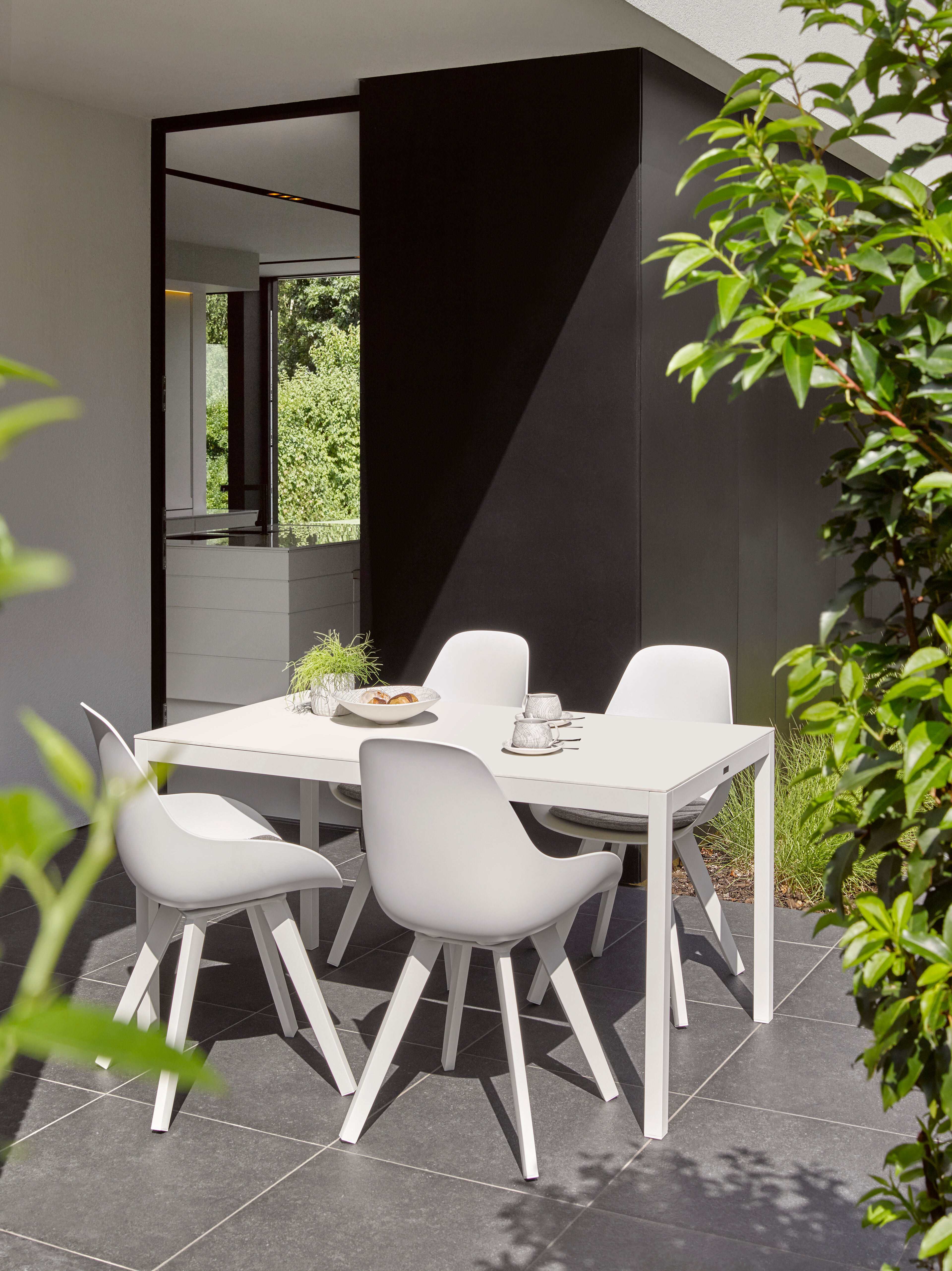 Mesa tuinstoel in wit aluminium en wit kunststof