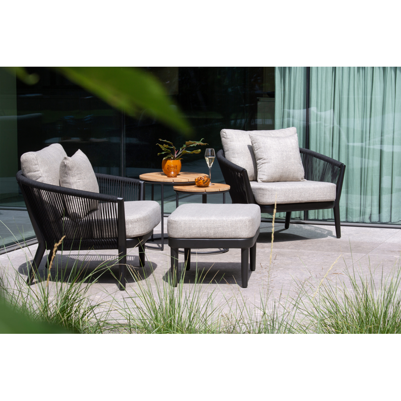 Fauteuil de jardin Orso en aluminium noir en corde ronde tissée verticalement noir et coussins en all weather cosytica Bora Forest