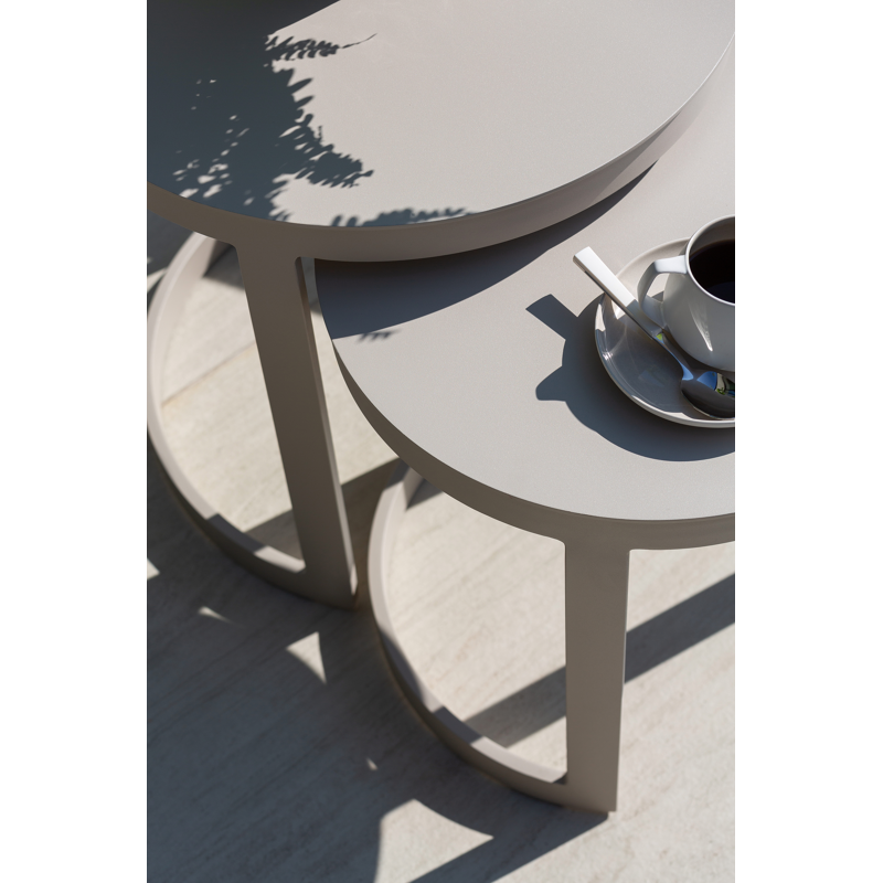Enna loungetafels in beige aluminium - Dia. 44 x H. 64 cm + Dia. 52 x H. 52cm - Dia. 44 x H 64 cm + Dia. 52 x H 52cm