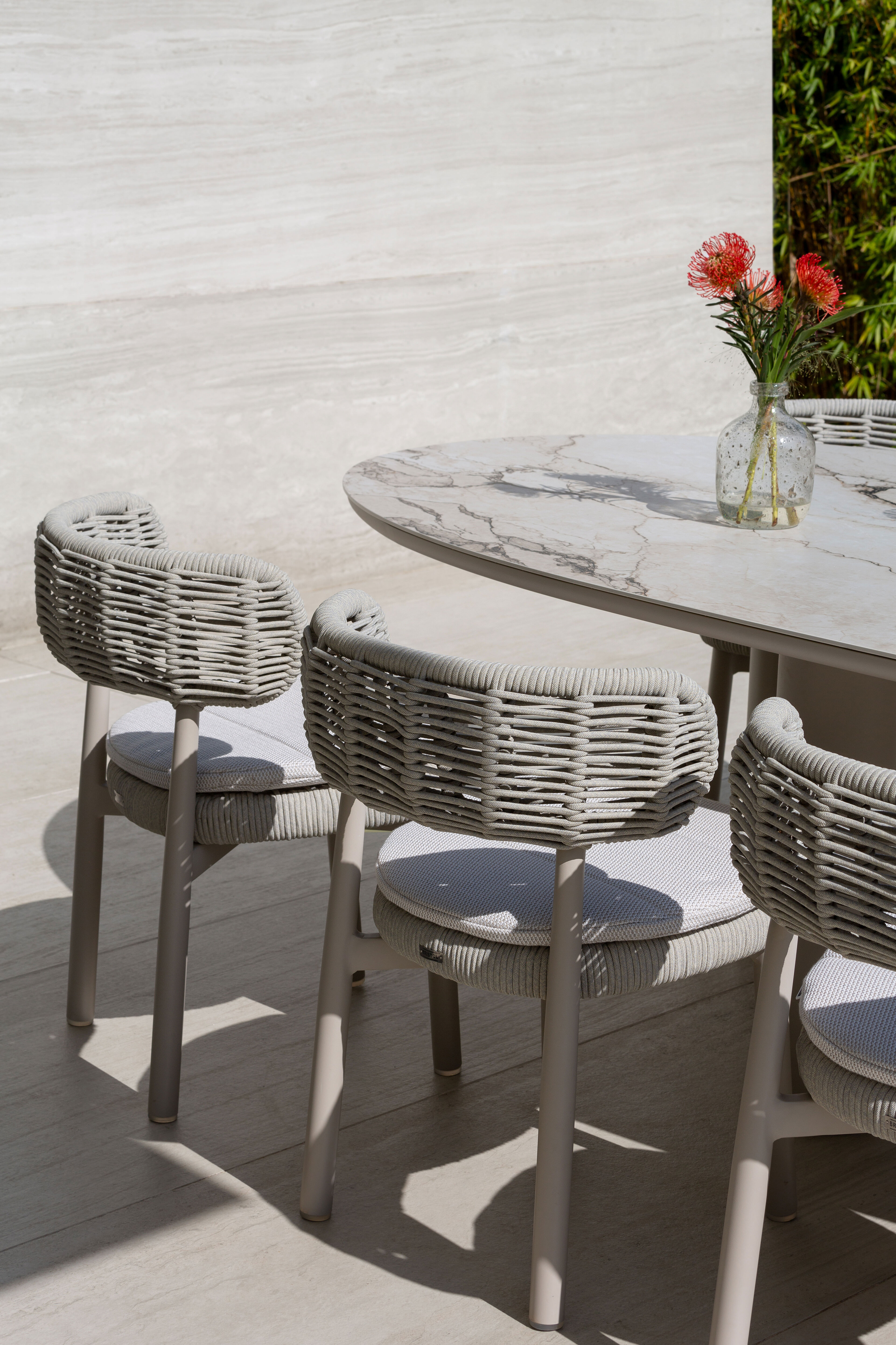 Chaise de jardin Lomo en aluminium beige et corde ronde tissée carrée beige