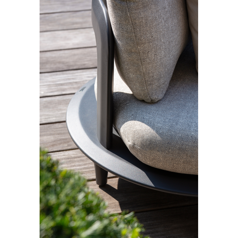 Fauteuil de jardin Bomero en aluminium noir et coussins en all weather solica firenze natural