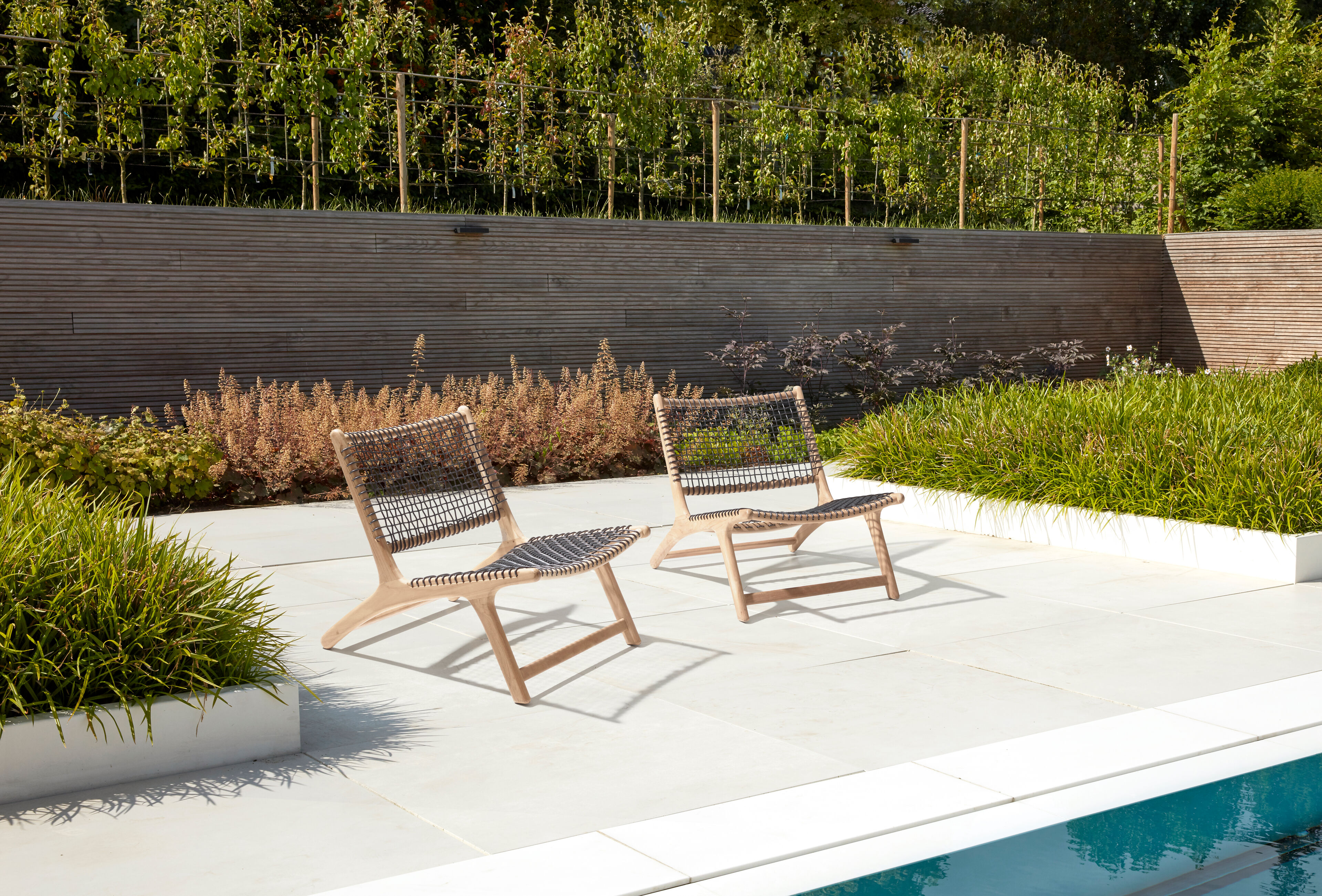 Fauteuil de jardin Cosito 1-pl en teck et résine tressée noir