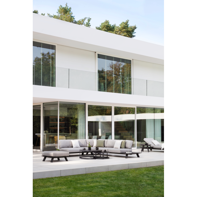 Salon de jardin d'angle Cesano en aluminium noir avec coussins en All Weather Sunbrella® luxe chartres sooty